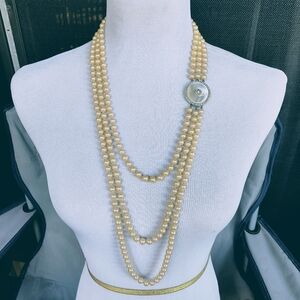 Vintage graduated faux pearls on mother of pearl and rhinestone clasp